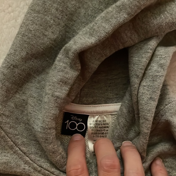 Walt Disney Studios sweatshirt, size 2T - Picture 4 of 4